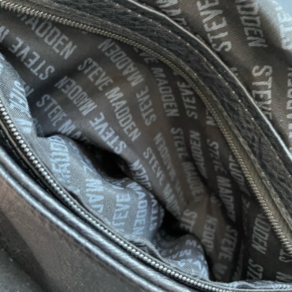 Steve Madden Faux Pebbled Leather Oversized Large Messanger Bag - Picture 7 of 12